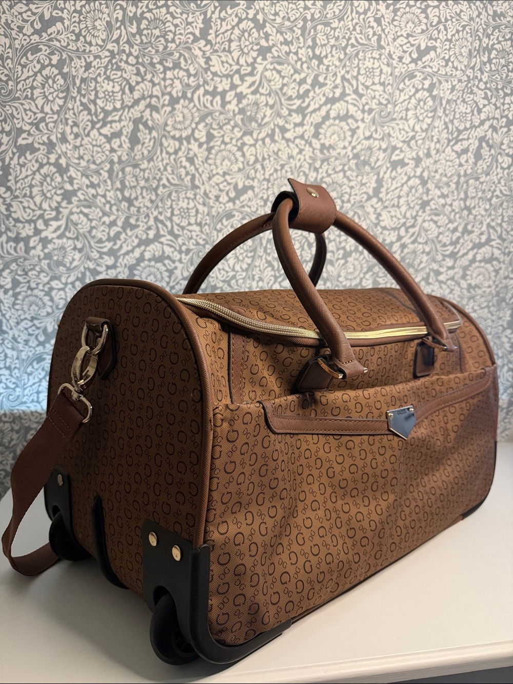 Travel Bag- Guess Logo-Print - Picture 2 of 5